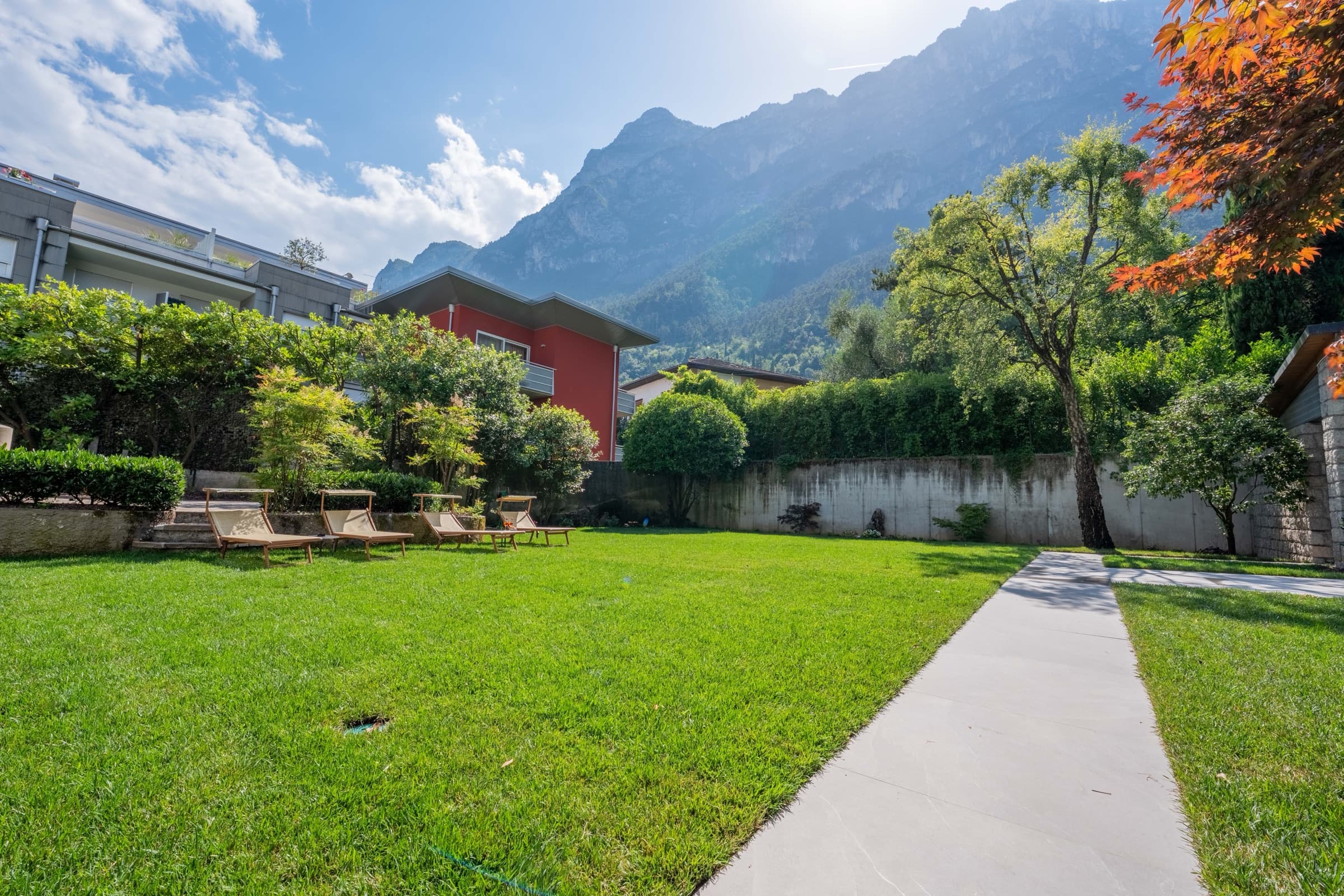 Der Garten, mit den Dolomiten im Hintergrund
